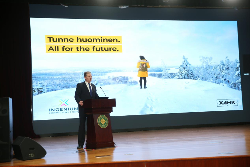 芬兰东南应用科学大学校长赫依珂·萨斯塔莫依恩(Heikki Saastamoinen)做主旨演讲。 芬兰东南应用科学大学校长赫依珂·萨斯塔莫依恩(Heikki Saastamoinen)做主旨演讲。