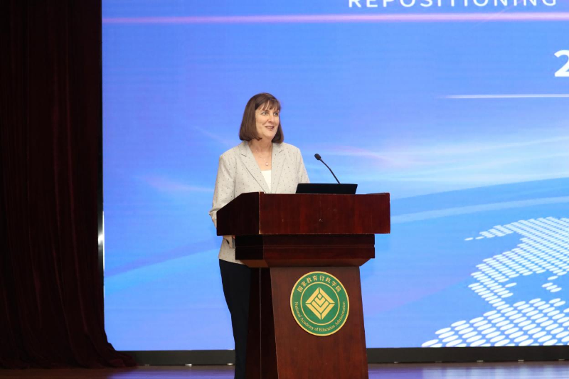 澳大利亚驻华使馆公使衔参赞温凯灵(Karen Welsh)做主旨演讲。 澳大利亚驻华使馆公使衔参赞温凯灵(Karen Welsh)做主旨演讲。