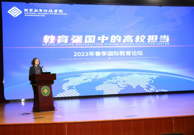 学院党委书记、常务副院长侯慧君出席论坛开幕式并致辞。 学院党委书记、常务副院长侯慧君出席论坛开幕式并致辞。