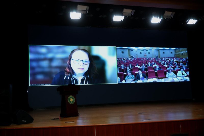 加拿大劳瑞尔大学校长德比赫·麦克拉奇(Deborah MacLatchy)线上做主旨发言。 加拿大劳瑞尔大学校长德比赫·麦克拉奇(Deborah MacLatchy)线上做主旨发言。