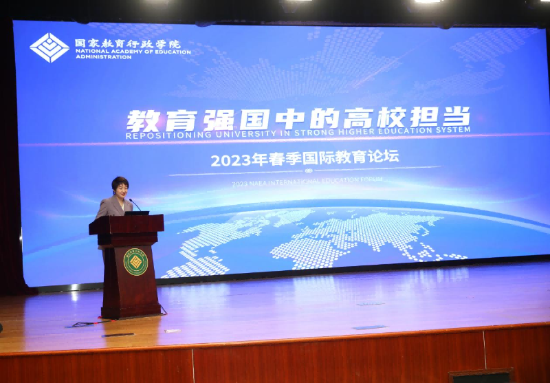 论坛由学院教师田岚洁博士主持。 论坛由学院教师田岚洁博士主持。