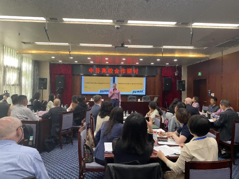 4月18日星期二下午,研修班特别安排了中芬高校合作研讨环节。 4月18日星期二下午,研修班特别安排了中芬高校合作研讨环节。