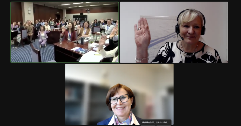 合作研讨环节后,是本次研修班的第一次芬兰案例分享及交流环节。以“应用型高校赋能区域经济社会发展”为主题,芬兰拉普兰德应用科学大学校长瑞塔·里萨宁(Riitta Rissanen)、哈格哈里亚应用科学大学校长米娜·赫乐斯(Minna Hiillos)在线上做案例分享并与学员互动交流。 合作研讨环节后,是本次研修班的第一次芬兰案例分享及交流环节。以“应用型高校赋能区域经济社会发展”为主题,芬兰拉普兰德应用科学大学校长瑞塔·里萨宁(Riitta Rissanen)、哈格哈里亚应用科学大学校长米娜·赫乐斯(Minna Hiillos)在线上做案例分享并与学员互动交流。