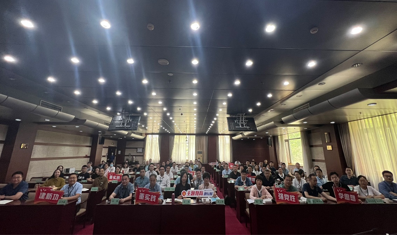 本次读书交流活动是主题教育的重要形式和载体,我们要全面推进理论学习“入脑入心”。通过读书交流学习,不断把学习贯彻习近平新时代中国特色社会主义思想引向深入,引导各位学员把主题教育焕发出的热情和干劲持续转化为“强校兴国”的思想共识、“乘势而上、勇毅前行”的强大动力,推进学校各项事业稳步发展,为教育强国的建设贡献我们职教人的力量。(撰稿人:学员 杭州职业技术学院 何霞红;审稿人:分班主任 教育行政教研部 李虔) 本次读书交流活动是主题教育的重要形式和载体,我们要全面推进理论学习“入脑入心”。通过读书交流学习,不断把学习贯彻习近平新时代中国特色社会主义思想引向深入,引导各位学员把主题教育焕发出的热情和干劲持续转化为“强校兴国”的思想共识、“乘势而上、勇毅前行”的强大动力,推进学校各项事业稳步发展,为教育强国的建设贡献我们职教人的力量。(撰稿人:学员 杭州职业技术学院 何霞红;审稿人:分班主任 教育行政教研部 李虔)