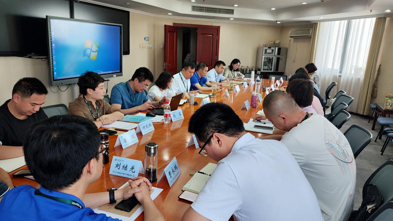 三班学习在校长大厦5层会议室进行，学员们表示必须更加深刻领悟“两个确立”的决定性意义，增强“四个意识”、坚定“四个自信”、做到“两个维护”，切实把浙江“千万工程”经验总结推广好、学习运用好，把握蕴含其中的习近平新时代中国特色社会主义思想的世界观和方法论。