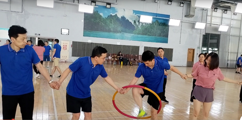 套圈很有趣，人人都是珍珠。