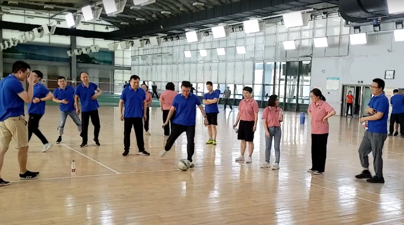 踢球要准，不给团队拖后腿。