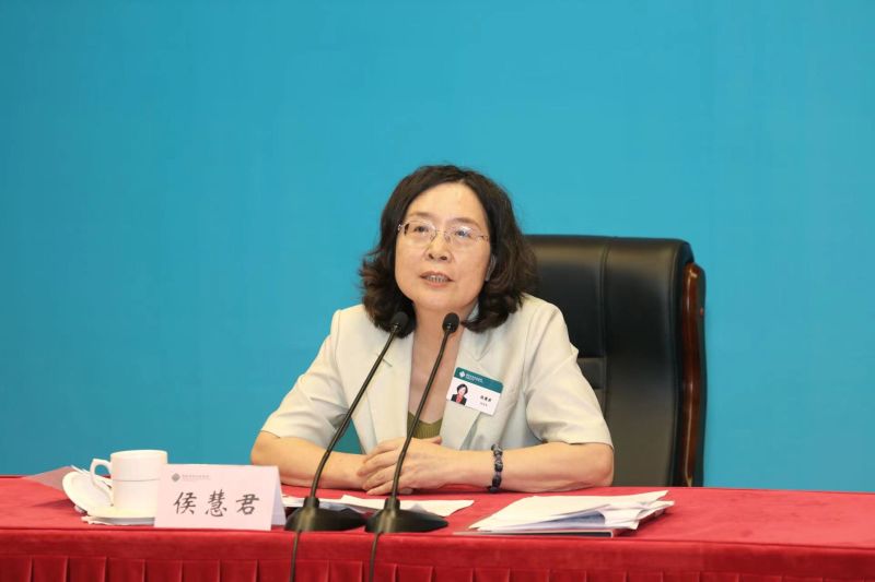 学院党委书记、常务副院长侯慧君充分肯定了学院过去一年在各方面取得的丰硕成绩，对全体教职工的辛勤付出表示感谢。侯慧君书记强调，要学习习近平总书记教师节重要指示精神，扎实做好教育家精神的学习宣传贯彻。作为新时代教师，要有“心有大我、至诚报国的理想信念”，“ 言为士则、行为世范的道德情操”，“启智润心、因材施教的育人智慧”，“勤学笃行、求是创新的躬耕态度”，“乐教爱生、甘于奉献的仁爱之心”，“胸怀天下、以文化人的弘道追求”；要深入实施人才强校战略，积极推动教育家文化场域建设。把教师队伍建设作为基础工程，将“人才强校”战略作为学院事业发展重中之重；要弘扬教育家精神，做有情怀的“大先生”。作为学院人要不断提升政治能力，增强专业素养，拓宽国际视野，厚植教育情怀。深入学习贯彻党的二十大精神，坚定信念、砥砺前行，为把学院建设成为高水平、有特色、国内领先、国际知名的干部和教师教育培训院校，有效助力教育强国建设不懈奋斗！