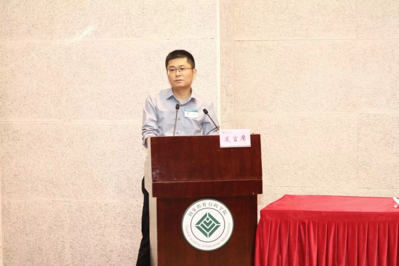 叶桂仓同志代表先进工作者，包金玲同志代表优秀教师，祁雅婷同志代表新进教师依次发言。