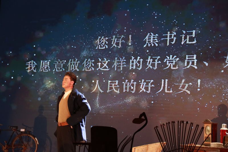 3月18日晚，为巩固拓展主题教育成果，加强党员干部党性锻炼，由河南焦裕禄干部学院原创的沉浸式党性教育课程《您好，焦裕禄》在学院逸夫报告厅开讲。学院党委书记、常务副院长侯慧君，开封市委常委、组织部部长、河南焦裕禄干部学院第一副院长杨克俊分别致辞。学院领导班子成员与河南焦裕禄干部学院党委副书记、常务副院长文柏松等出席活动。