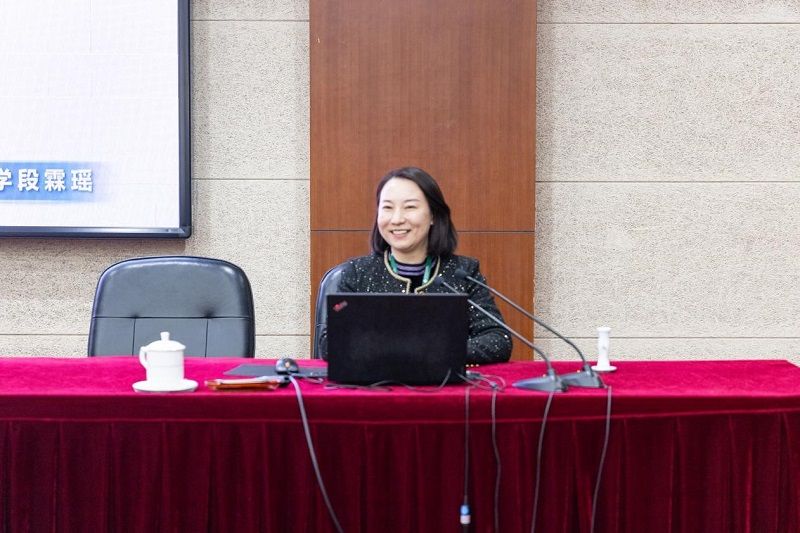 段霖瑶分享了《中国酒魂地 醉美杏花村——汾酒文化汾享品鉴》，她从“中国诗酒第一村”杏花村讲起，分享了汾酒历史文化和品鉴知识，介绍了山西大学杏花村学院，带领大家感受了一回千年前的诗酒意境。
大家从讲述中深刻地感受到了主讲人对家乡的热爱，对于中华文化的热爱。
