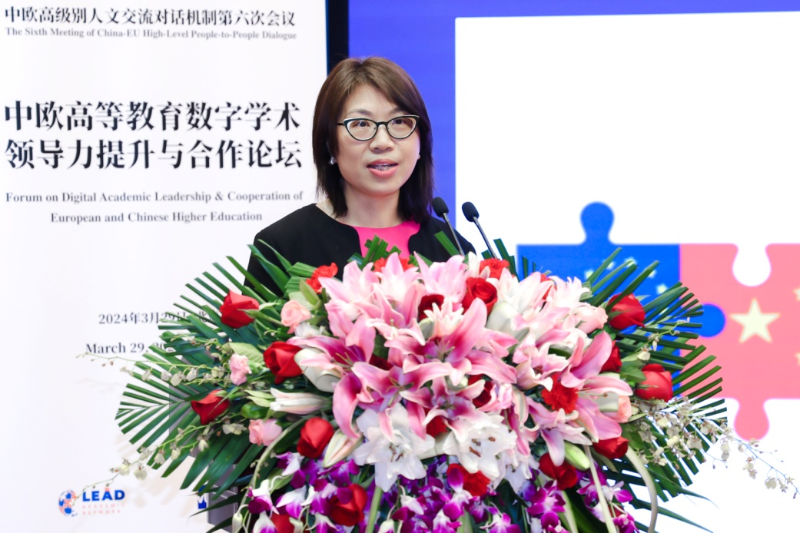 中欧学术领导力联盟主任,布鲁塞尔自由大学教授朱畅做会议情况介绍。 中欧学术领导力联盟主任,布鲁塞尔自由大学教授朱畅做会议情况介绍。