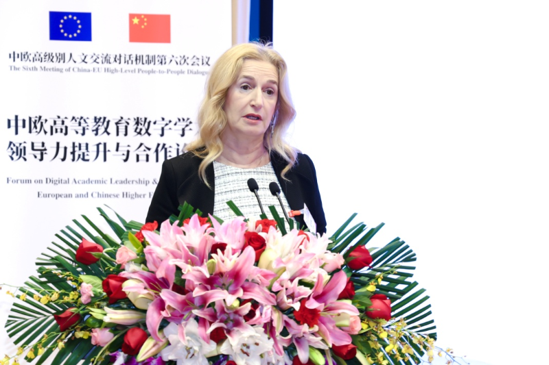 克罗地亚萨格勒布大学前副校长,中欧学术领导力联盟咨询委员会主席梅里塔·科瓦切维奇代表欧方嘉宾致辞。 克罗地亚萨格勒布大学前副校长,中欧学术领导力联盟咨询委员会主席梅里塔·科瓦切维奇代表欧方嘉宾致辞。