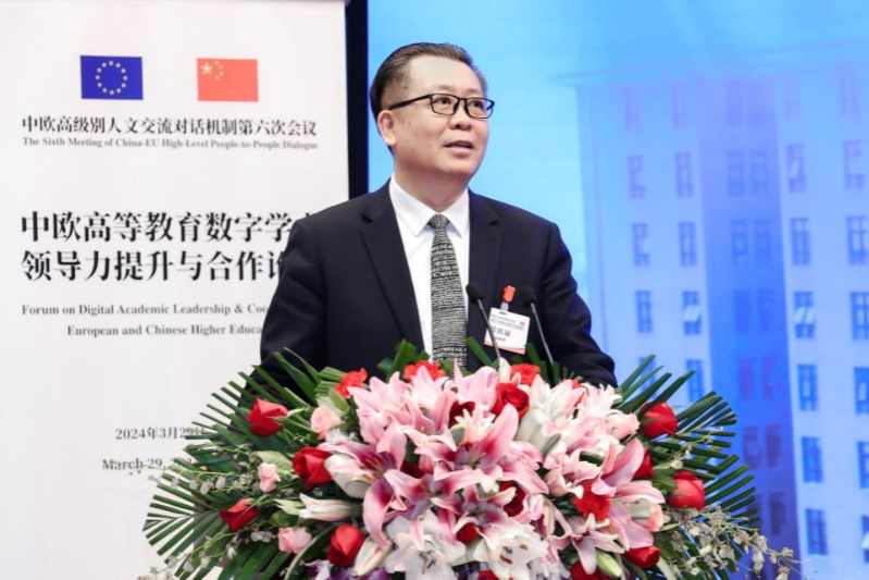 北方工业大学校长,教授张立峰以“中国科研进展与中欧高校合作——从冶金工程的角度”为题,介绍了中欧相关高校的合作历程。 北方工业大学校长,教授张立峰以“中国科研进展与中欧高校合作——从冶金工程的角度”为题,介绍了中欧相关高校的合作历程。