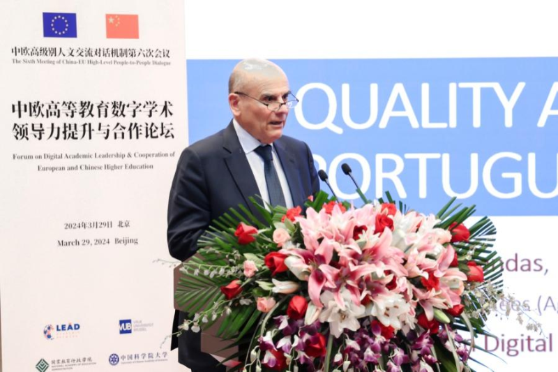 新里斯本大学前校长、葡萄牙高等教育认证和评估机构董事会主席安东尼奥·伦达斯介绍了葡萄牙高等教育质量评估体系。 新里斯本大学前校长、葡萄牙高等教育认证和评估机构董事会主席安东尼奥·伦达斯介绍了葡萄牙高等教育质量评估体系。