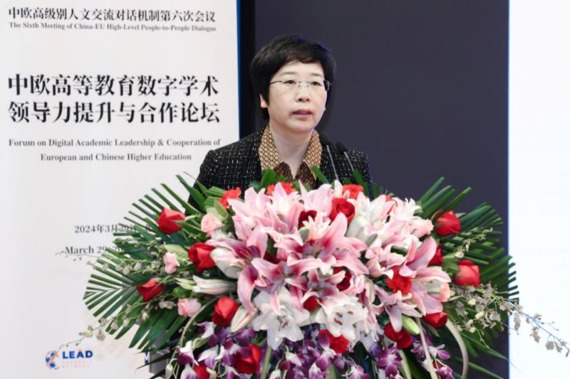 国家教育行政学院教务部副主任、副教授王敬红以“大学院长角色形成研究”为题发表了主旨演讲。 国家教育行政学院教务部副主任、副教授王敬红以“大学院长角色形成研究”为题发表了主旨演讲。