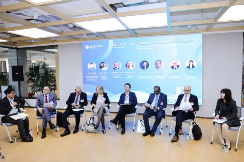 参加论坛的欧方专家还与在院学习的第七十一期高校中青年干部培训班部分学员展开了闭门对话。 参加论坛的欧方专家还与在院学习的第七十一期高校中青年干部培训班部分学员展开了闭门对话。