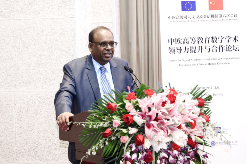 瑞典斯德哥尔摩大学教育学院荣誉教授维纳亚姆•齐纳帕做总结发言。 瑞典斯德哥尔摩大学教育学院荣誉教授维纳亚姆•齐纳帕做总结发言。