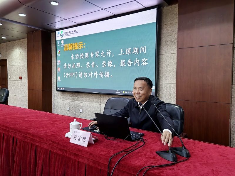 西安科技大学党委副书记陈春林,作了题为《擎能源报国之志、铸红墨育人之魂,“四位一体”高质量推进学校党的建设》的报告,他从党建铸魂、党建强基、党建聚英、党建赋能四个方面,分享了把方向、管大局、压责任、保落实的提升学校党建工作质量和水平的实践经验。
本次论坛立足高校推进新时代党的建设新的伟大工程中的生动创新案例,加深了学员对习近平总书记关于党的建设重要思想精髓的理解,为实现理论武装与工作实践互融共促提供宝贵交流机会。学员们表示,将认真研学优秀经验成果,深入学习贯彻习近平总书记关于教育的重要论述,推动党建与高等教育事业发展深度融合,着力构建落实立德树人根本任务新生态新格局,做好“强国建设、教育何为”的时代课题。
西安科技大学党委副书记陈春林,作了题为《擎能源报国之志、铸红墨育人之魂,“四位一体”高质量推进学校党的建设》的报告,他从党建铸魂、党建强基、党建聚英、党建赋能四个方面,分享了把方向、管大局、压责任、保落实的提升学校党建工作质量和水平的实践经验。
本次论坛立足高校推进新时代党的建设新的伟大工程中的生动创新案例,加深了学员对习近平总书记关于党的建设重要思想精髓的理解,为实现理论武装与工作实践互融共促提供宝贵交流机会。学员们表示,将认真研学优秀经验成果,深入学习贯彻习近平总书记关于教育的重要论述,推动党建与高等教育事业发展深度融合,着力构建落实立德树人根本任务新生态新格局,做好“强国建设、教育何为”的时代课题。