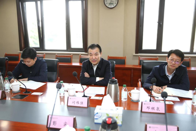 闪伟强对学院的热情接待和经验分享表示感谢,充分肯定了近年来学院的工作和取得的成绩,表示此次调研受益良多,希望双方能够进一步深化交流与合作,共同为推进干部教育培训工作高质量发展贡献力量。 闪伟强对学院的热情接待和经验分享表示感谢,充分肯定了近年来学院的工作和取得的成绩,表示此次调研受益良多,希望双方能够进一步深化交流与合作,共同为推进干部教育培训工作高质量发展贡献力量。