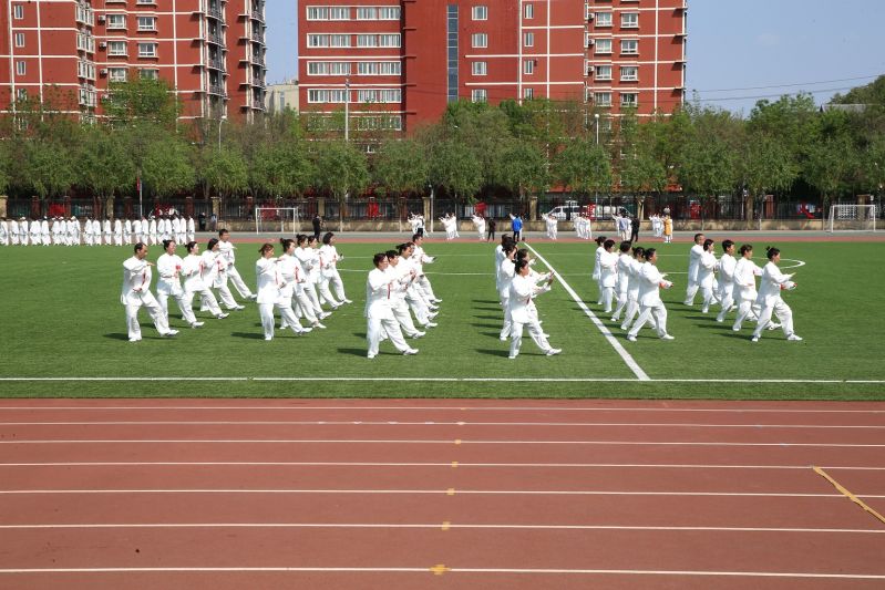 学院党委书记、常务副院长彭实、副院长陈睿带头参加了广播体操比赛，院领导陈丽萍带头参加了太极拳比赛，起到了很好的示范引领和鼓舞士气作用。