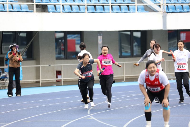 学院教职工在比赛中积极投入、团结进取，赛出了团结协作的高昂士气，赛出了奋进争先的蓬勃锐气，全面展示了新时代学院教职工新面貌和学院文化建设新气象。