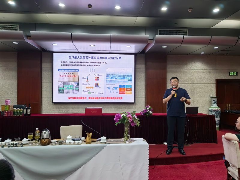 陈永福带大家深度走入了益生菌知识的科学之旅。他以“益生健康肠无忧”为题目，分享了益生菌的生物原理、补充益生菌对身体的好处以及益生菌产业在中国的发展，让大家对健康的认识更深了。

