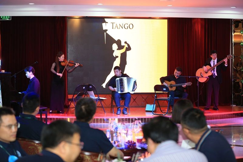 在音乐板块中，中央音乐学院王歆邀请该校“和合室内乐团”到场演奏。“和合室内乐团”以其独有的风格和魅力，活跃于国内外各知名舞台上，演出曲目及风格深受音乐爱好者喜爱。乐团首先演奏了《探个够》和《花之探戈》，其极强的韵律感及即兴风格将探戈的精髓进行了淋漓尽致的展现。