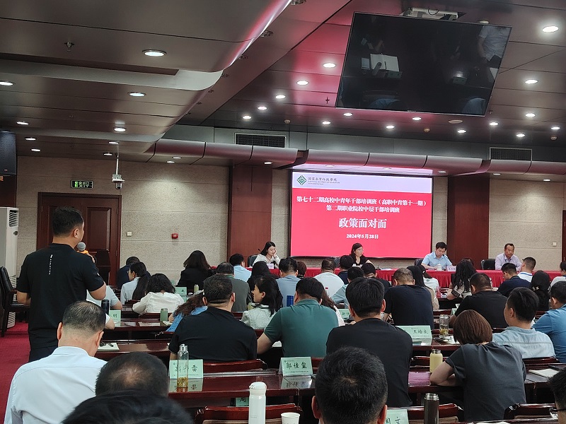 互动提问环节，学员们就职业本科设置、“双高”建设、生均拨款、“金专业、金课、金师、金地、金教材”建设、职业教育赋能新质生产力等问题进行了互动交流，现场气氛活跃。