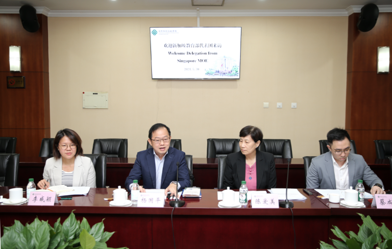 新方代表对新加坡中小学校长培训情况以及与中方有关合作进行了介绍，并表达了与学院的合作意向。