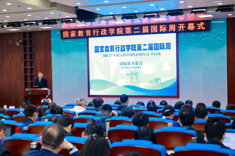 10月28日至31日，学院第二届国际周成功举办。期间，来自芬兰、英国、日本、澳大利亚、新加坡等国多位校级领导、中层管理者和驻华使馆教育代表近40位嘉宾以及10多位来自意大利、俄罗斯、巴基斯坦等国家来华留学生代表先后来院参加活动。10月29日上午，学院举行第二届国际周开幕式。学院党委书记、常务副院长彭实出席开幕式并致辞。