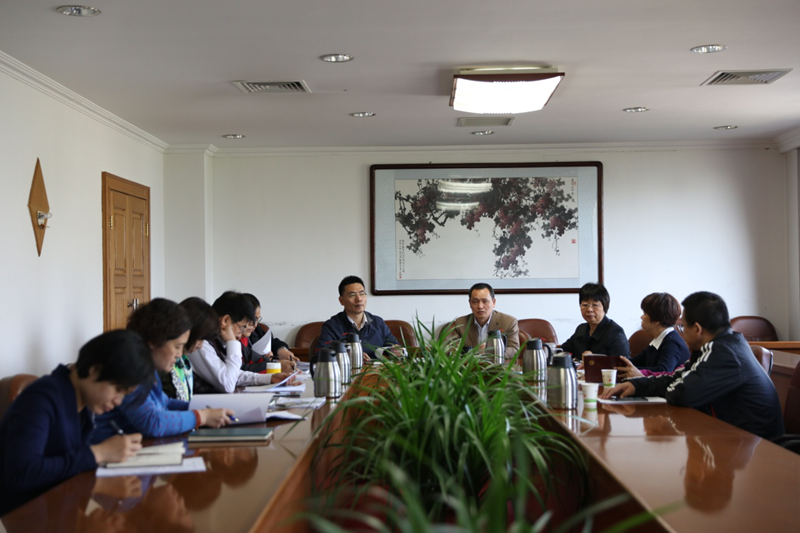 4月14日上午，学院召开教代会、工会委员座谈会，征求对《国家教育行政学院“十三五”建设发展规划（讨论稿）》（以下简称“建设发展规划”）意见建议。学院副院长李文长，院党委副书记、纪委书记朱保江出席会议并讲话。