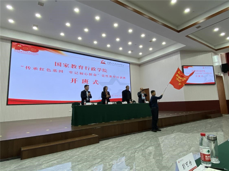 侯慧君在开班式讲话中强调，学院全体党员要认真学习领会习近平总书记在党史学习教育动员大会上的重要讲话精神，按照陈宝生同志关于教育系统开展党史学习教育有关部署要求，扎实开展好党史学习教育，切实做到学史明理、学史增信、学史崇德、学史力行，学党史、悟思想、办实事、开新局。